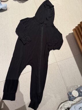 Kyte BABY Black Hooded Zipper One-Piece Romper 6-12